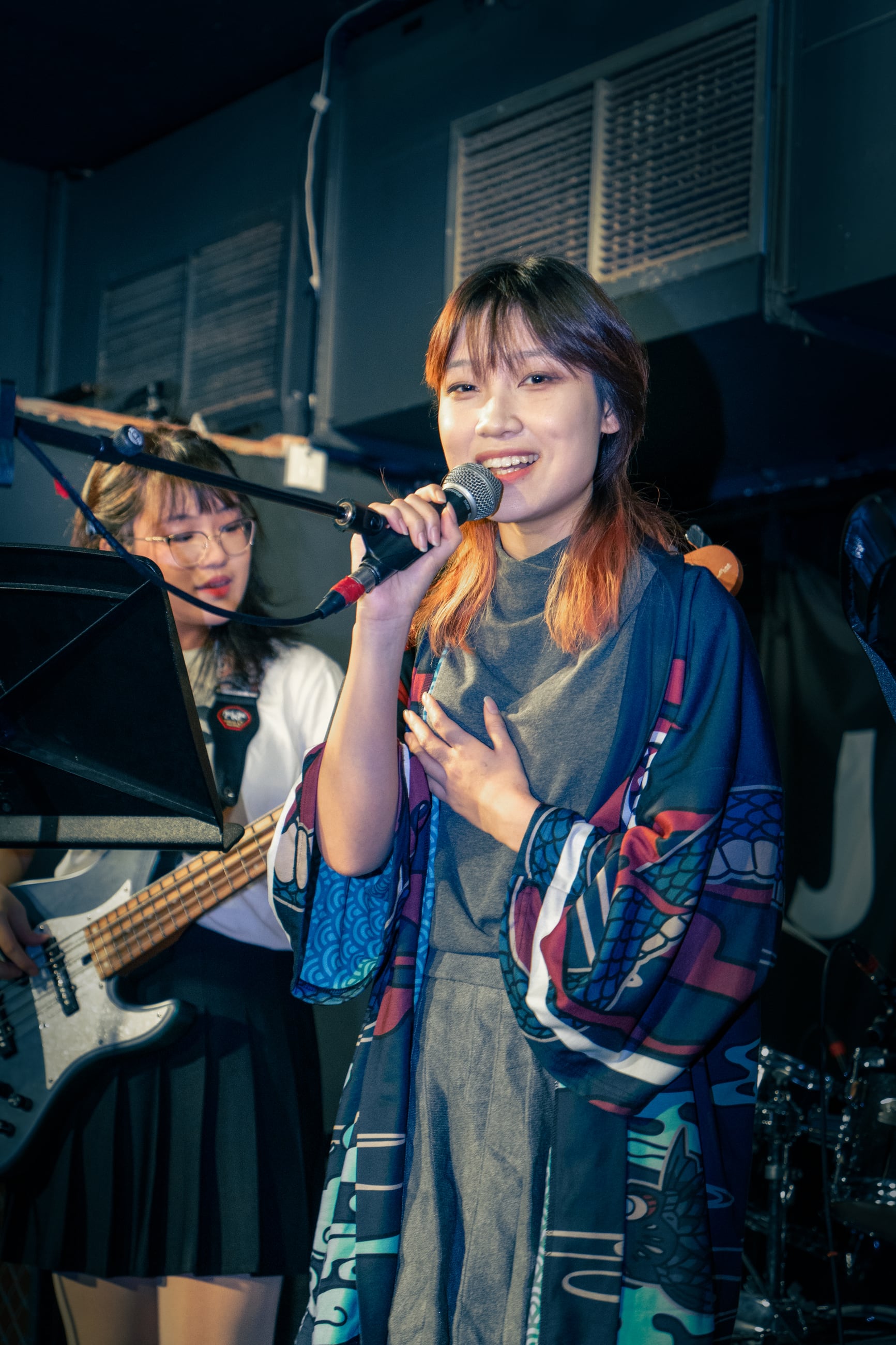 Alternate frame from the Omni Band set